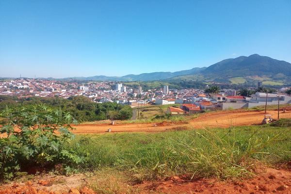 Aqui seu desejo de morar bem torna-se realidade. Loteamento Itália II, ótima localização com...